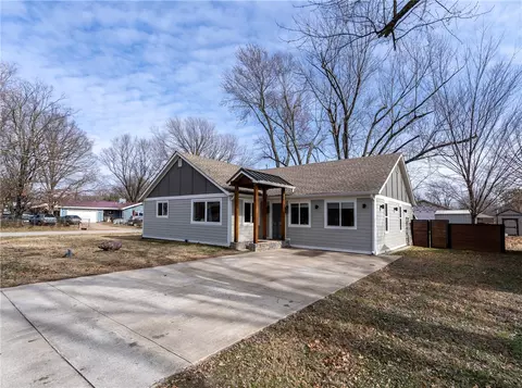 220 N Little Ave, Gentry, AR 72734