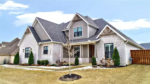 8602 W Forktailed Trce, Bentonville, AR 72713