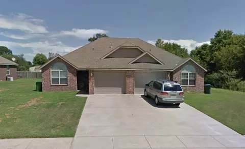 2421 2423 Rill St, Rogers, AR 72758