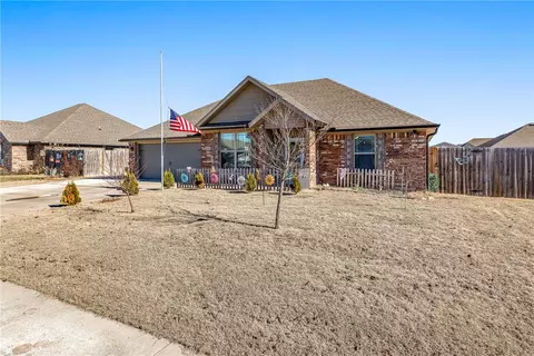 1631 Whirlaway Ln, Prairie Grove, AR 72753