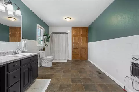 Bath - 409 N Third St, Harrison, AR 72601 photo 2 of 4