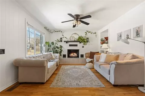 Living - 409 N Third St, Harrison, AR 72601 photo 1 of 1