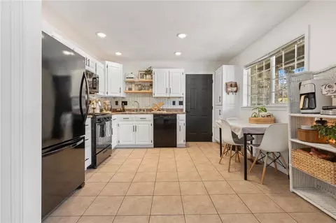 Kitchen - 409 N Third St, Harrison, AR 72601 photo 2 of 2