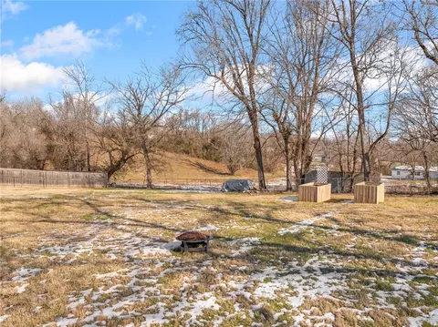 Exterior - 409 N Third St, Harrison, AR 72601 photo 5 of 9