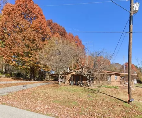 8392 S Lakeshore Dr, Rogers, AR 72756