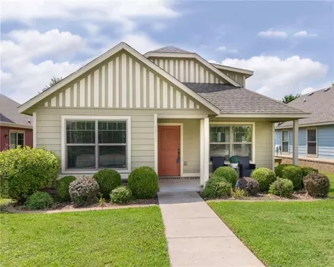 3911 SW Ridgepointe Ave, Bentonville, AR 72712