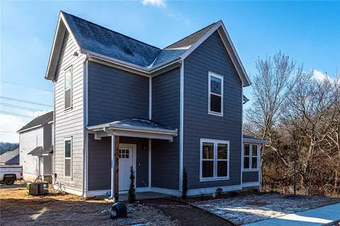 1003 N Laramie Hts, Fayetteville, AR 72704