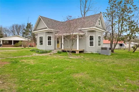 202 S Pittman St, Prairie Grove, AR 72753