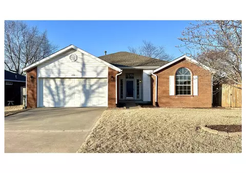 390 Robin Hood Ct, Springdale, AR 72764