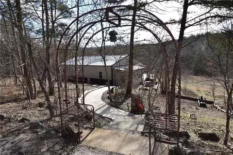 655 Flamingo Rd, Eureka Springs, AR 72631