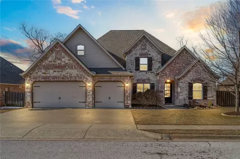5604 S 47th St, Rogers, AR 72758