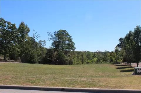 30 Park Dr, Holiday Island, AR 72631