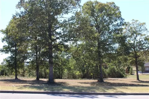 34 Park Dr, Holiday Island, AR 72631
