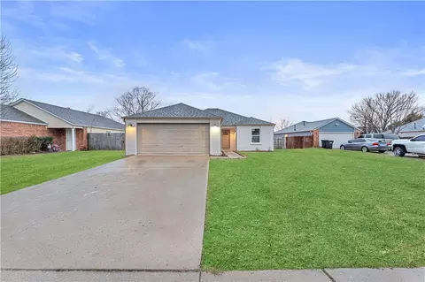 1330 Nantucket St, Springdale, AR 72764