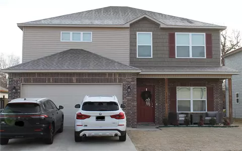 1175 E Sparrow Cir, Fayetteville, AR 72701