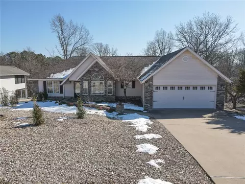 8 Mckenzie Dr, Bella Vista, AR 72715