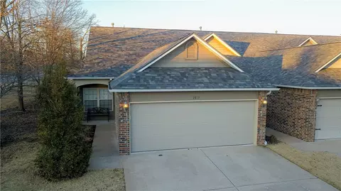 2817 Valley West Ct, Rogers, AR 72756