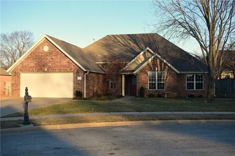 1770 N Colony Way, Fayetteville, AR 72704