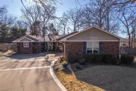 1415 N 10th St, Van Buren, AR 72956