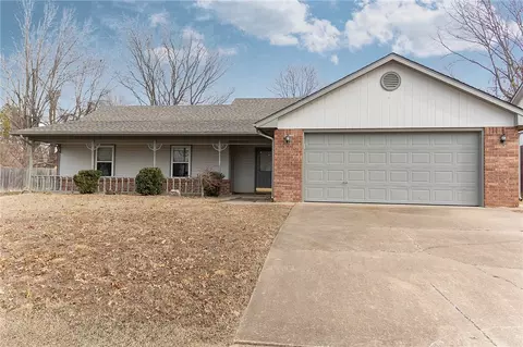 1003 N 26th St, Rogers, AR 72756