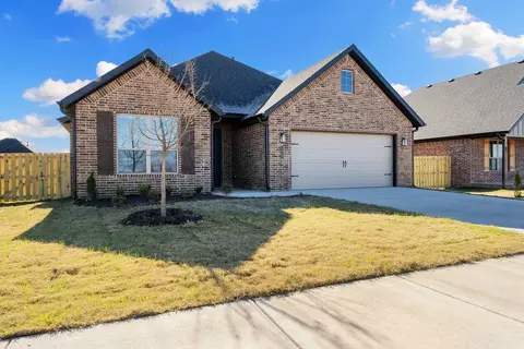 1911 Bugg St, Pea Ridge, AR 72751