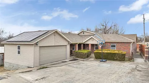 400 Butterfield Coach Rd, Springdale, AR 72764