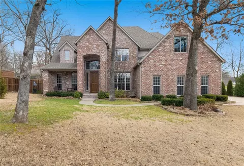 2846 N Charleston Xing, Fayetteville, AR 72703