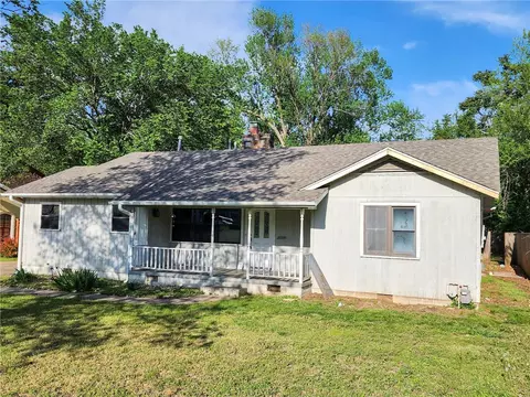 711 Maple Dr, Springdale, AR 72764