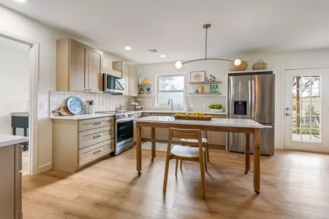 1106 NE 10th St, Bentonville, AR 72712