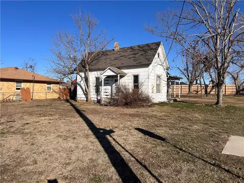 203 N 9th St, Rogers, AR 72756