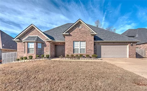 2523 Horizon Blvd, Rogers, AR 72758