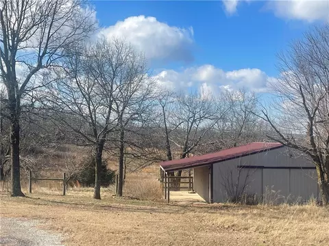 12779 Hogeye Rd, Prairie Grove, AR 72753
