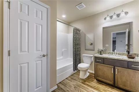 Bath - 2013 Maple Ct, Gentry, AR 72734 photo 1 of 4