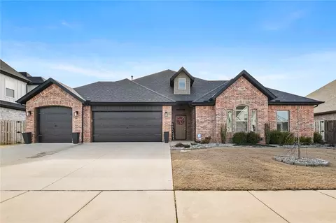 1700 Cherrie St, Bentonville, AR 72713
