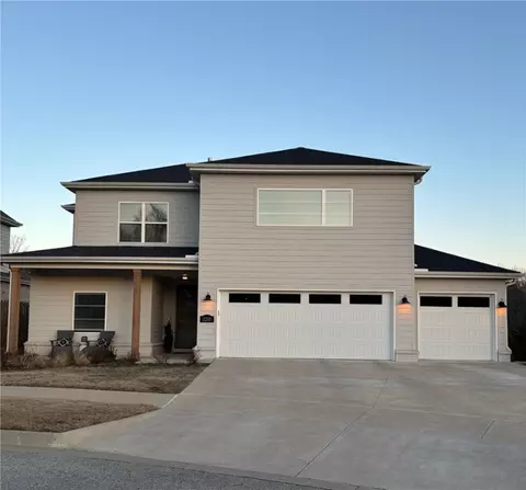 2205 E Absolute St, Fayetteville, AR 72701