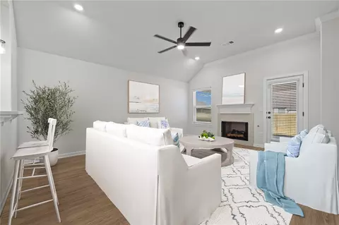 Living - 411 W Smith St, West Fork, AR 72774 photo 1 of 3
