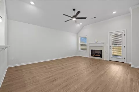 Living - 411 W Smith St, West Fork, AR 72774 photo 2 of 3