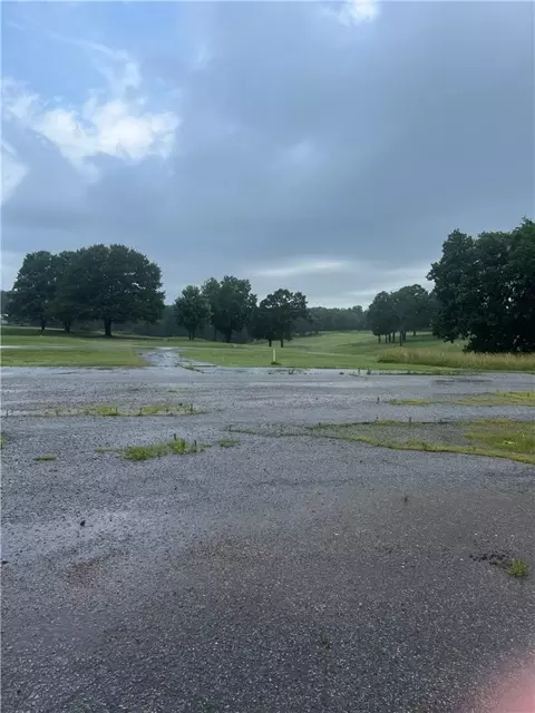 Kinross Drive, Bella Vista, AR 72715
