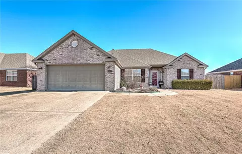551 Dogwood St, Centerton, AR 72719