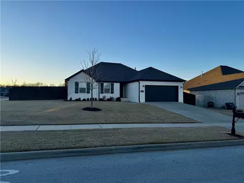 1519 N Pershing St, Fayetteville, AR 72704