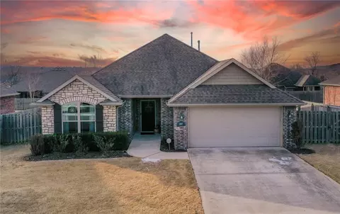 2887 W Millstone Dr, Fayetteville, AR 72704