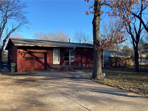 1228 S West Ave, Fayetteville, AR 72701