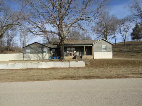 15082 Logan Cave Rd, Siloam Springs, AR 72761