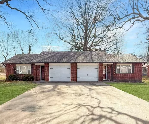 2111 W Emma Ave, Springdale, AR 72762