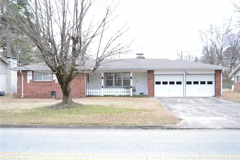 2573 Mcray Ave, Springdale, AR 72762