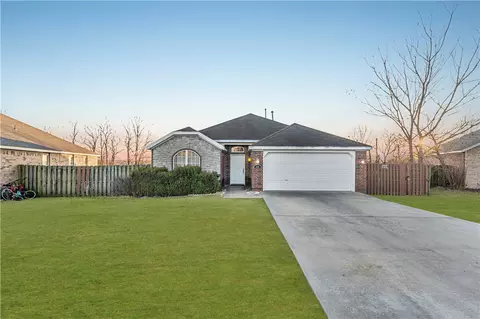 2416 Linden Cir, Springdale, AR 72764