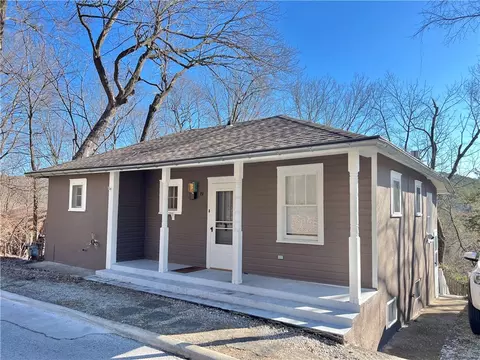 23 Bridge St, Eureka Springs, AR 72632
