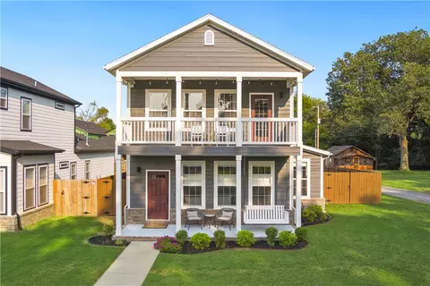 1032 N Main St, Bentonville, AR 72712