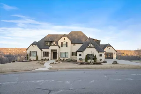622 Beau Chalet Dr, Bentonville, AR 72713
