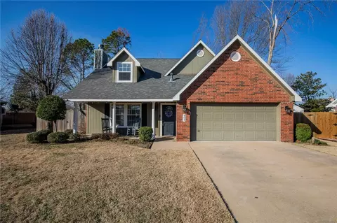 404 N 39th St, Rogers, AR 72756